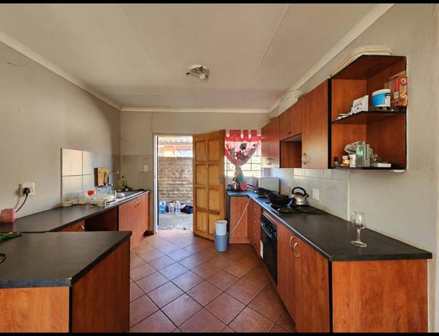3 BEDROOM HOUSE FOR SALE IN THE ORCHARDS